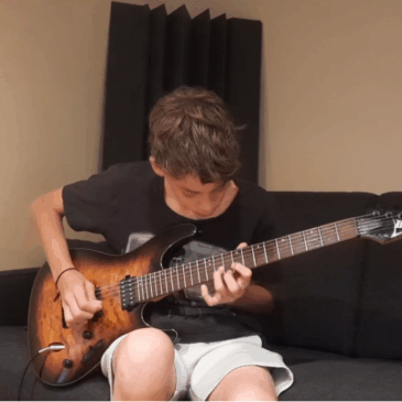 Arthur joue le solo de Way down we go par KALEO